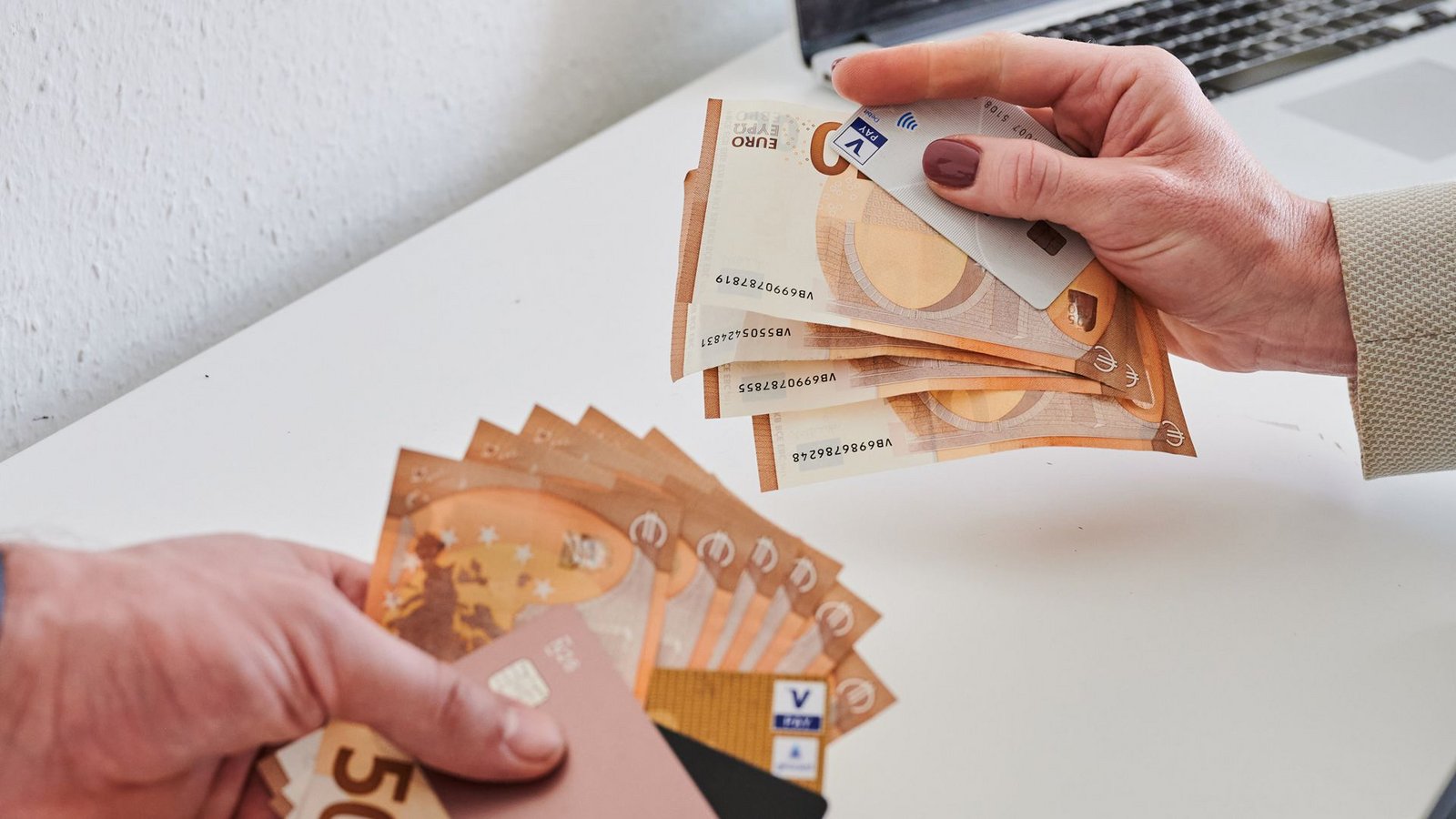 Frauen verdienen laut Statistischem Bundesamts durchschnittlich weniger pro Stunde als Männer.Foto: dpa/Annette Riedl Frauen verdienen laut Statistischem Bundesamts durchschnittlich weniger pro Stunde als Männer.Foto: dpa/Annette Riedl