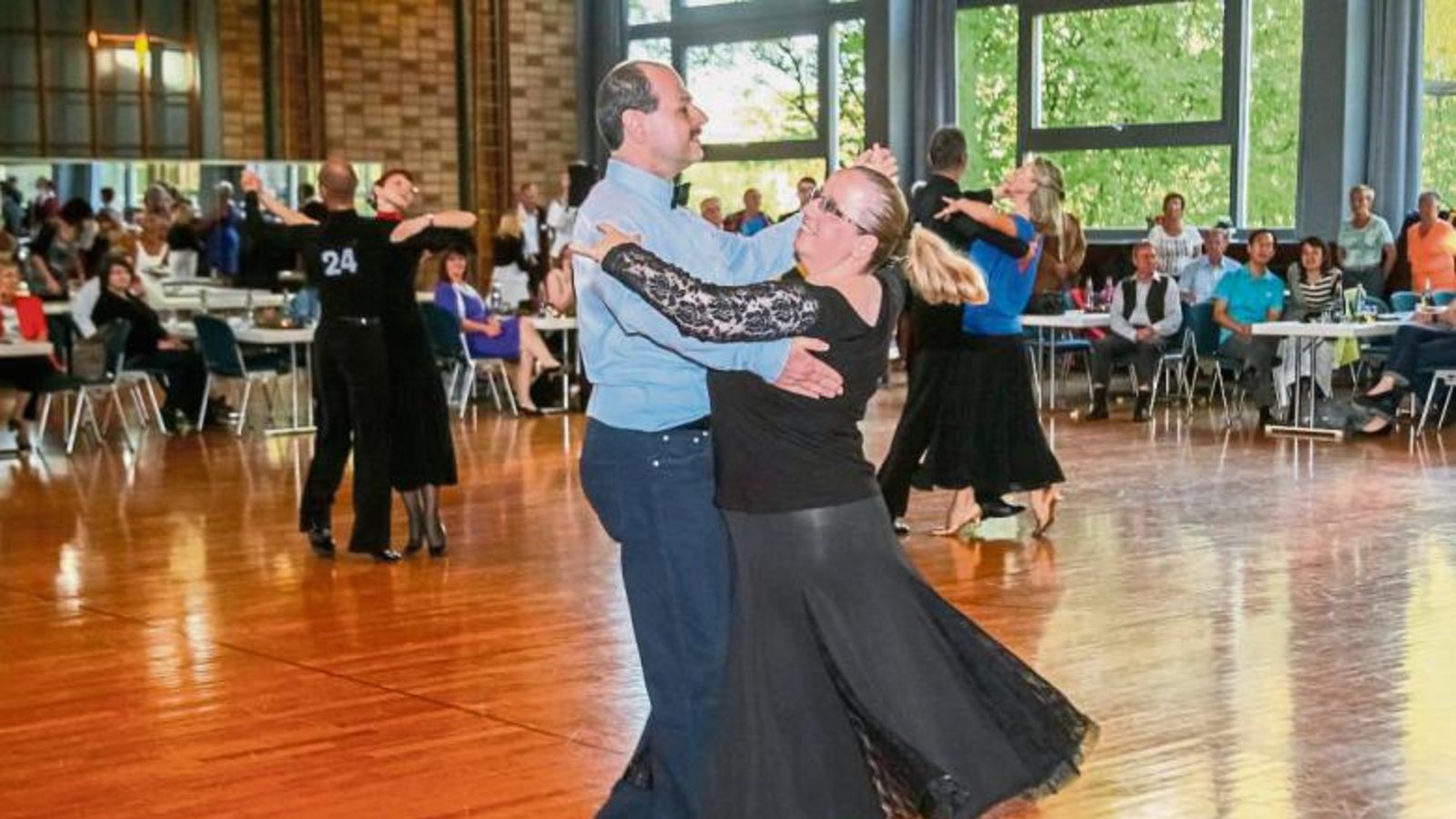 Sylvia und Thomas Straß (TSC Illingen) haben sich bei ihrer Turnierpremiere beim Strombergpokal gut geschlagen. Sie landeten auf dem geteilten siebten Rang bei den Senioren II. Foto: Simecek Sylvia und Thomas Straß (TSC Illingen) haben sich bei ihrer Turnierpremiere beim Strombergpokal gut geschlagen. Sie landeten auf dem geteilten siebten Rang bei den Senioren II. Foto: Simecek