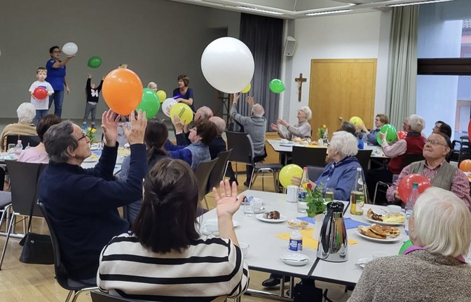 Seniorennachmittag Sachsenheim TV Sersheim Kinder Turnen Luftballons Gymnastik Foto:p
