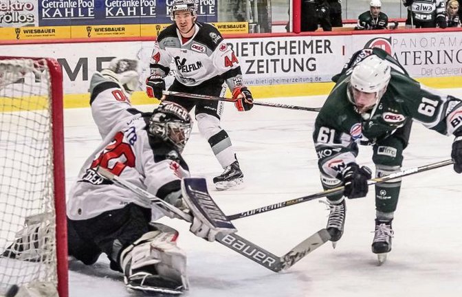 Knapp daneben: Sebastian Alt schlägt den Puck am Löwen-Tor vorbei. Foto: Simecek