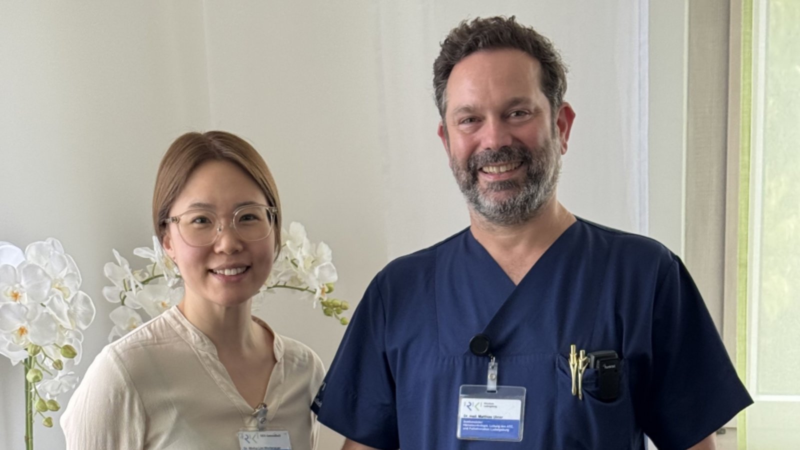 Freuen sich über die neue Stelle in der Psychoonkologin: Dr. Minha Lim-Wertenauer und Dr. Matthias Ulmer. Foto: RKH Gesundheit Freuen sich über die neue Stelle in der Psychoonkologin: Dr. Minha Lim-Wertenauer und Dr. Matthias Ulmer. Foto: RKH Gesundheit