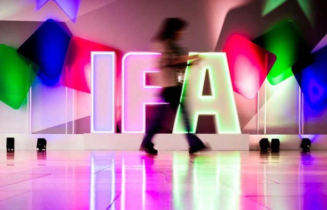 Die neuste Technik mit Künstlicher Intelligenz prägt in diesem Jahr auch die IFA.<span class='image-autor'>Christoph Soeder/dpa</span>