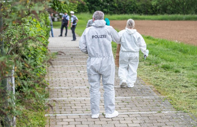 Die Spurensicherung der Polizei ist am Freitagmorgen im Einsatz, um den Hergang der Tat aufzuklären.  <span class='image-autor'>Foto: 7aktuell/Adomat</span>