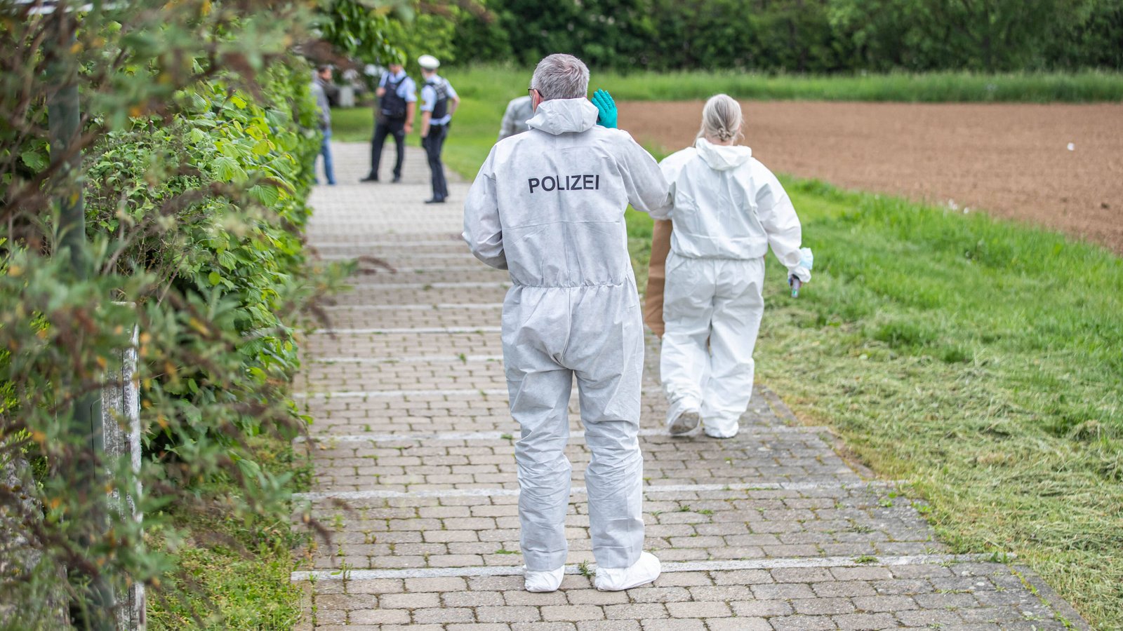 Die Spurensicherung der Polizei ist am Freitagmorgen im Einsatz, um den Hergang der Tat aufzuklären.  Foto: 7aktuell/Adomat