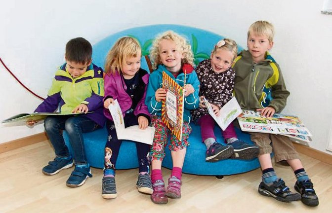 Die Kinder konnten es kaum abwarten, wieder in den Büchern zu schmökern.  Fotos: Gergen