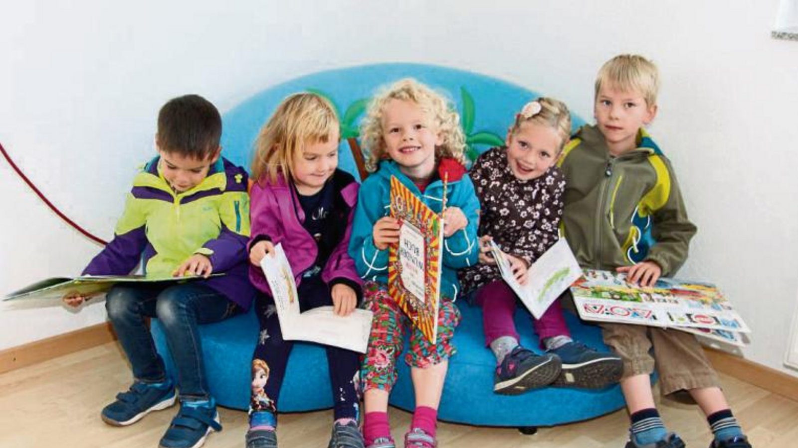 Die Kinder konnten es kaum abwarten, wieder in den Büchern zu schmökern.  Fotos: Gergen