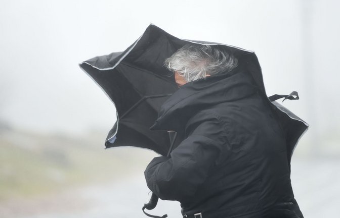 Der Sonntag wird ungemütlich in Baden-Württemberg.<span class='image-autor'>Foto: Arne Dedert/dpa</span>