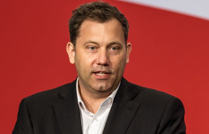 Der Etatentwurf stammt von Bundesfinanzminister Lars Klingbeil (SPD).<span class='image-autor'>Foto: Frank Hammerschmidt/dpa</span>