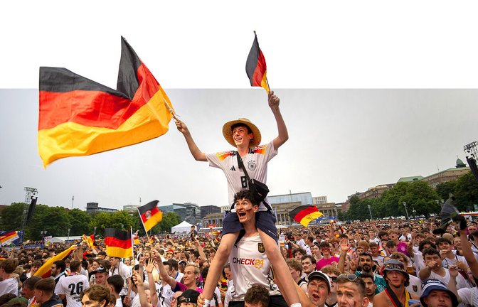 Die Fanzone als absolute Partyzone: Beim Spiel der deutschen Mannschaft gegen Dänemark feierten die Anhänger ausgelassen.<span class='image-autor'>Foto: Lichtgut/Leif Piechowski (2)/Zophia Ewska</span>