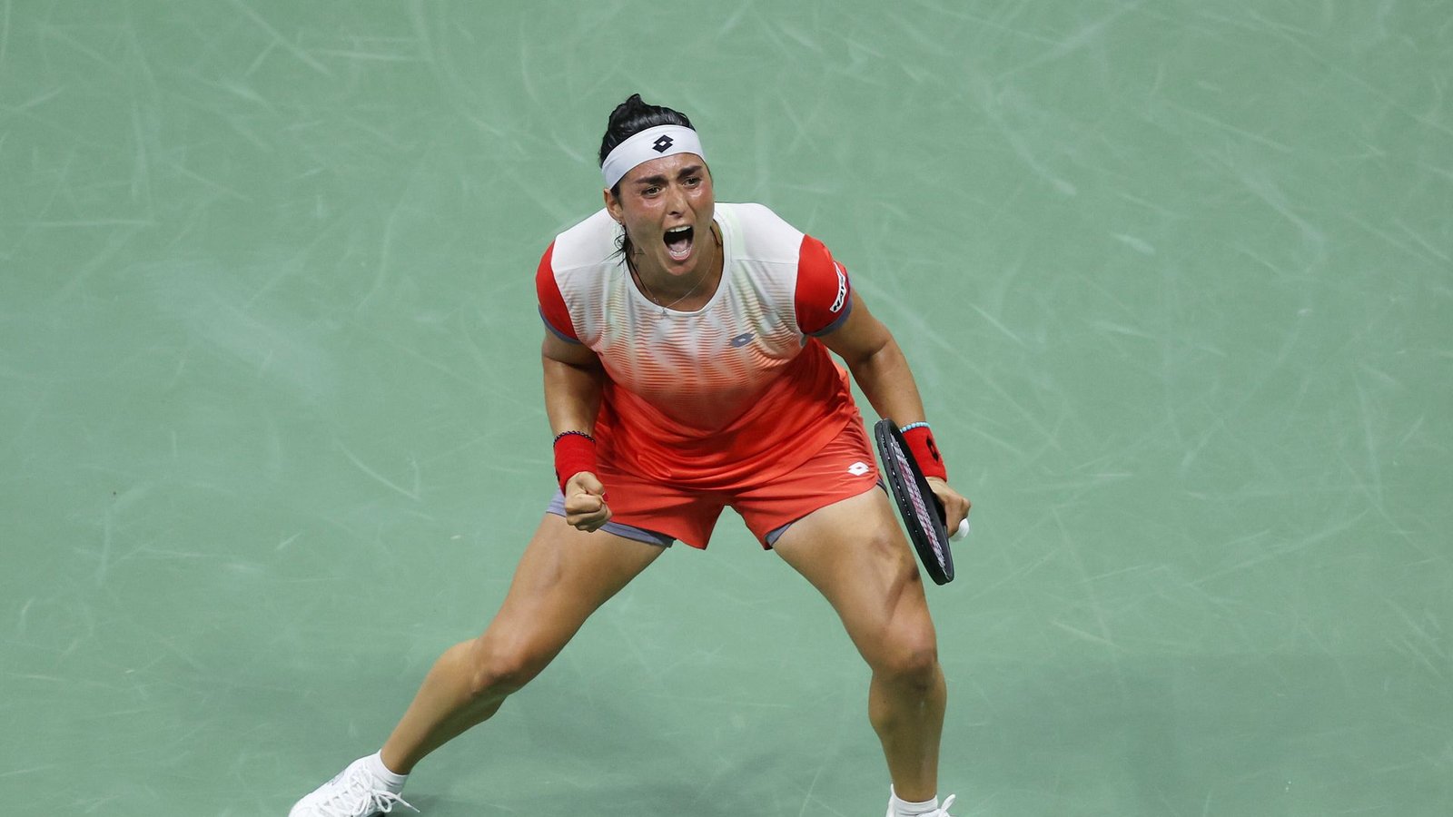Als Tunesierin ist Ons Jabeur (28) in der osteuropäisch geprägten Tennisszene eine Exotin. Als erste arabische und afrikanische Frau erreichte sie 2022 ein Grandslam-Finale, das sie in Wimbledon allerdings genauso verlor wie bei den US Open.Foto: AFP