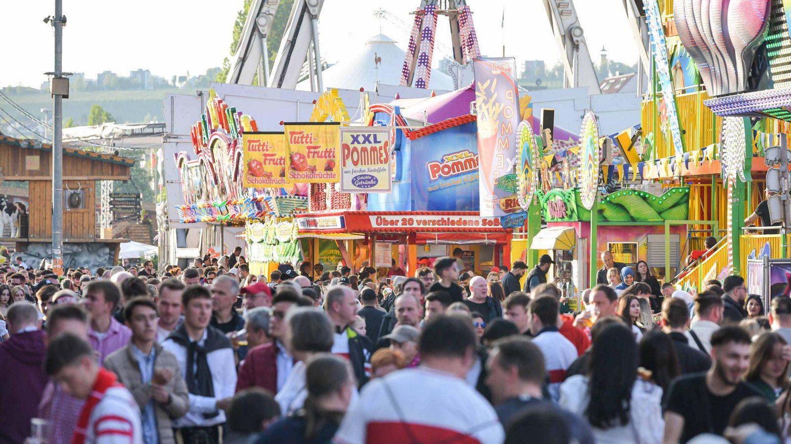 Am Freitag werden sich anlässlich des Heimspiels gegen Heidenheim auch viele VfB-Fans auf dem Frühlingsfest tummeln.Foto: LICHTGUT/Max Kovalenko Am Freitag werden sich anlässlich des Heimspiels gegen Heidenheim auch viele VfB-Fans auf dem Frühlingsfest tummeln.Foto: LICHTGUT/Max Kovalenko