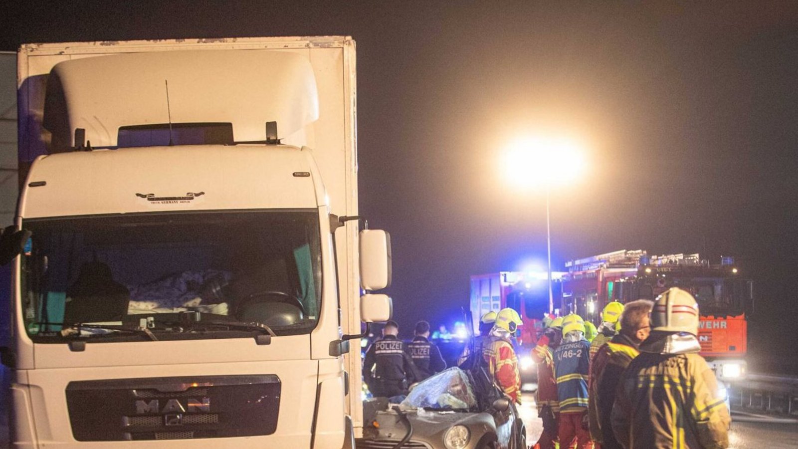 Feuerwehr und Rettungsdienst waren mit einem Großaufgebot im Einsatz.Foto: 7aktuell.de/Simon Adomat /7aktuell.de | Simon Adomat