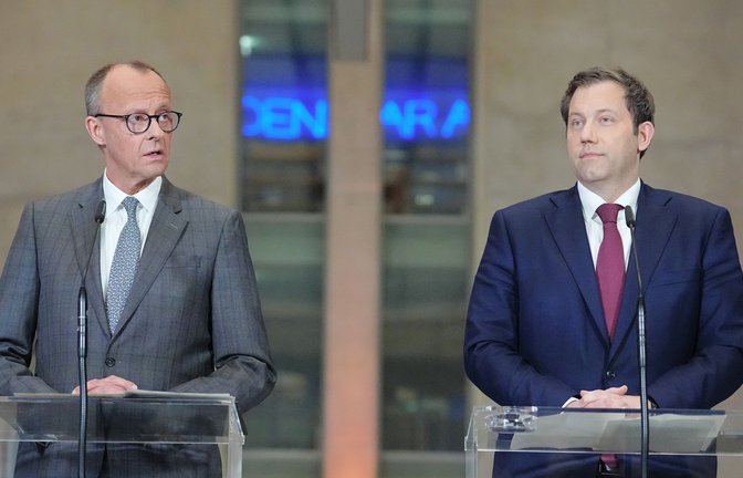 Sie wollen gemeinsam viel Geld ausgeben: Friedrich Merz (CDU) und Lars Klingbeil (SPD).<span class='image-autor'>Foto: dpa/Kay Nietfeld</span>