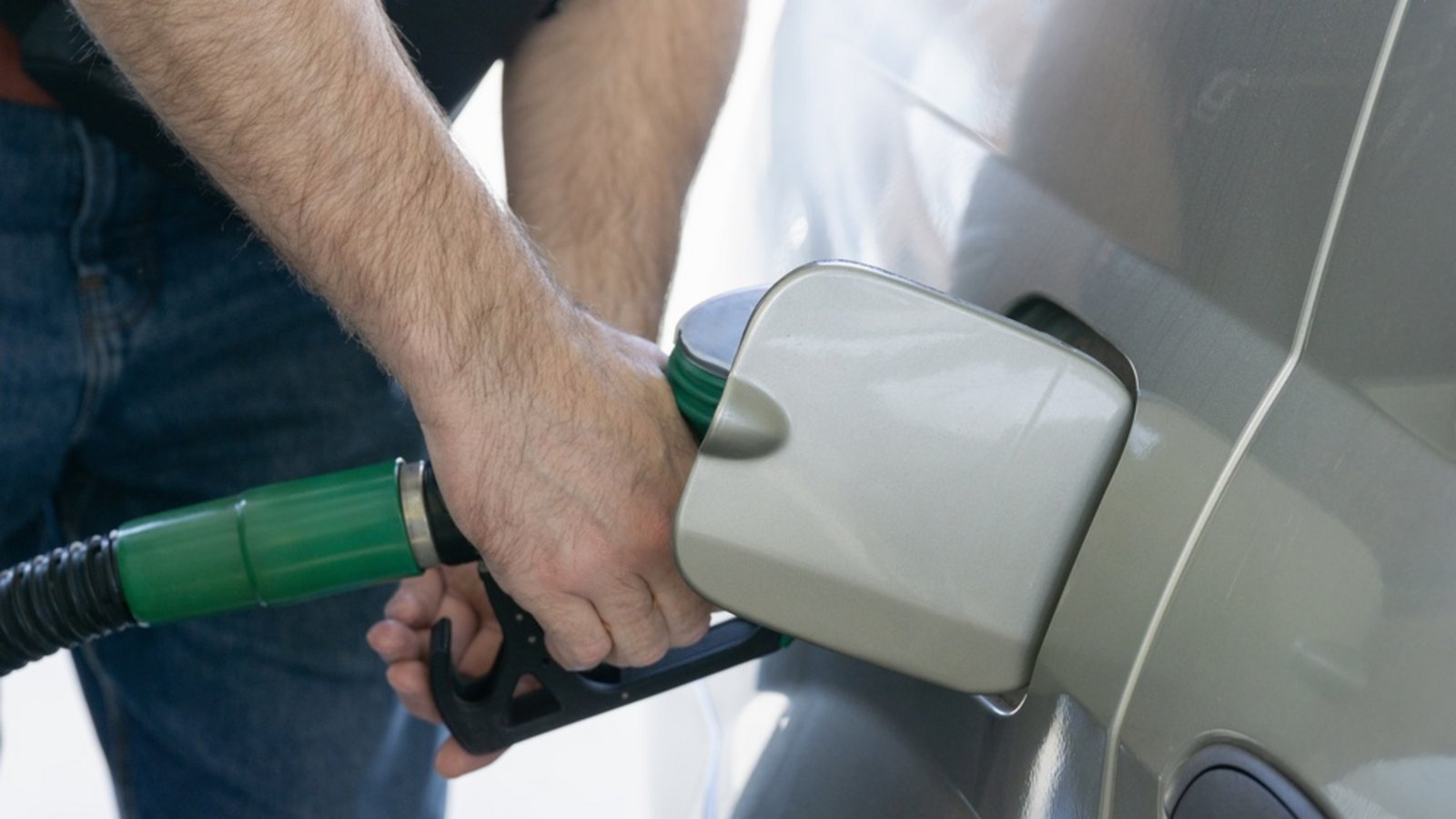 Der Tankrabatt steht vor dem Aus: Was das für Benzin- und Dieselpreise bedeutet und welche neuen Entlastungen jetzt diskutiert werden.Foto: Pietukhova / Shutterstock.com Der Tankrabatt steht vor dem Aus: Was das für Benzin- und Dieselpreise bedeutet und welche neuen Entlastungen jetzt diskutiert werden.Foto: Pietukhova / Shutterstock.com