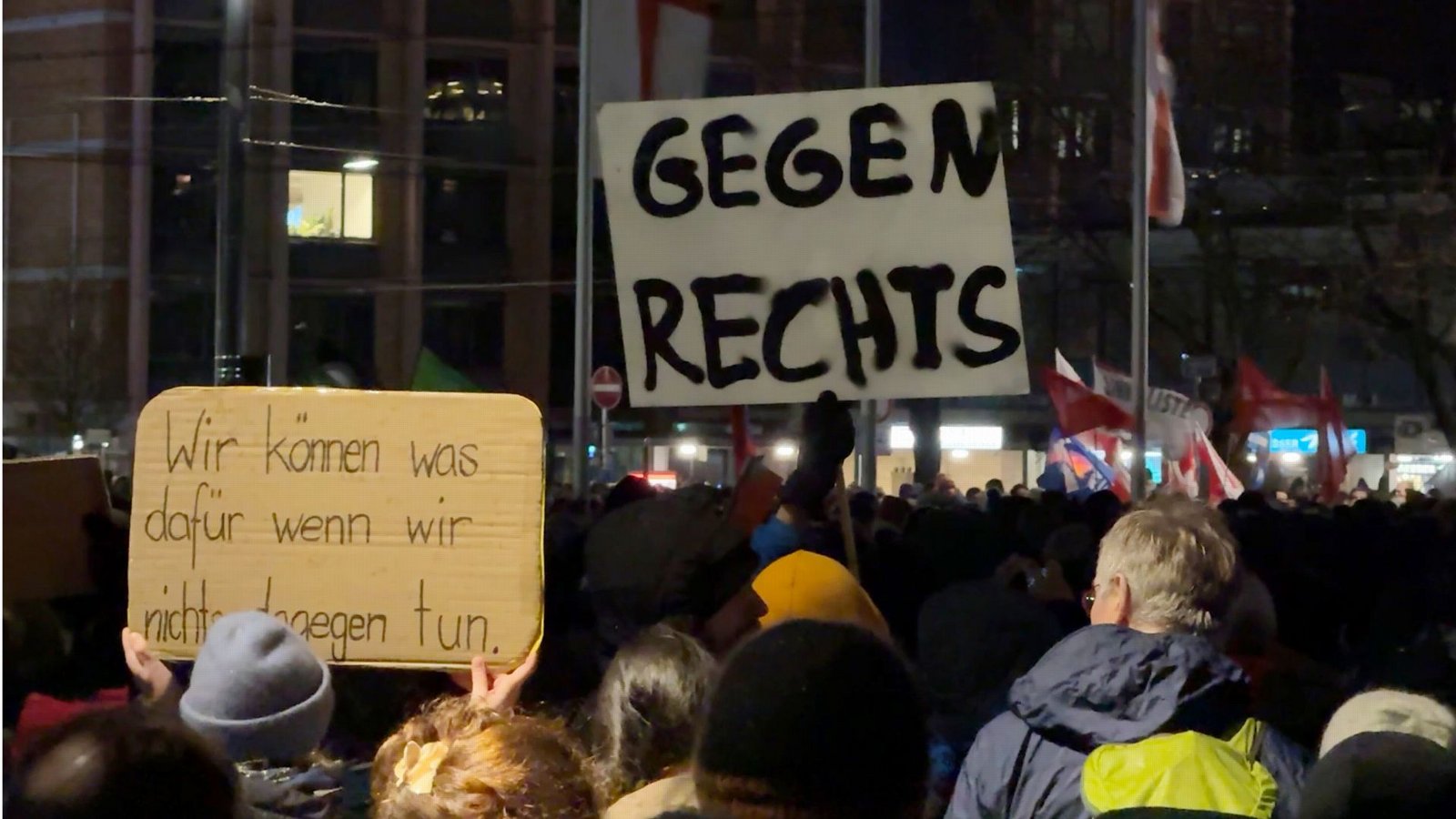 Am Mittwoch demonstrierten in Freiburg mehrere tausend Menschen gegen Rechtsextremismus. Auch am Wochenende sind in der Stadt und anderen Teilen Baden-Württembergs Proteste geplant.Foto: dpa/Valentin Gensch Am Mittwoch demonstrierten in Freiburg mehrere tausend Menschen gegen Rechtsextremismus. Auch am Wochenende sind in der Stadt und anderen Teilen Baden-Württembergs Proteste geplant.Foto: dpa/Valentin Gensch