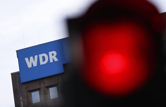 Manche sehen rot beim öffentlich-rechtlichen Rundfunk.<span class='image-autor'>Foto: imago images/Future Image</span>