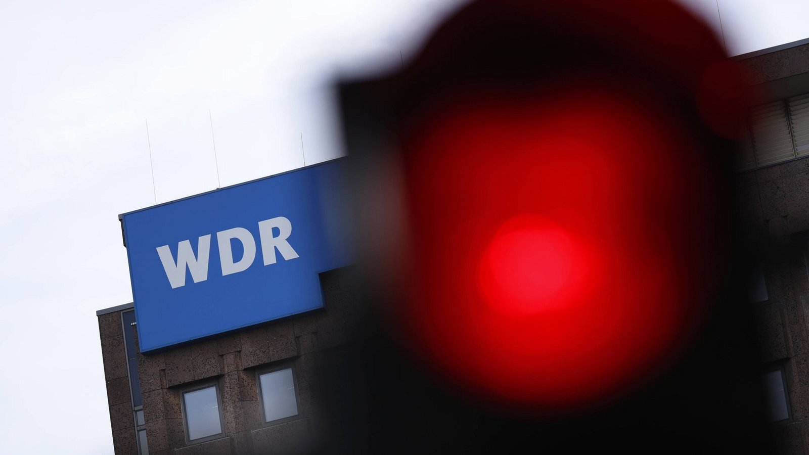 Manche sehen rot beim öffentlich-rechtlichen Rundfunk.Foto: imago images/Future Image Manche sehen rot beim öffentlich-rechtlichen Rundfunk.Foto: imago images/Future Image