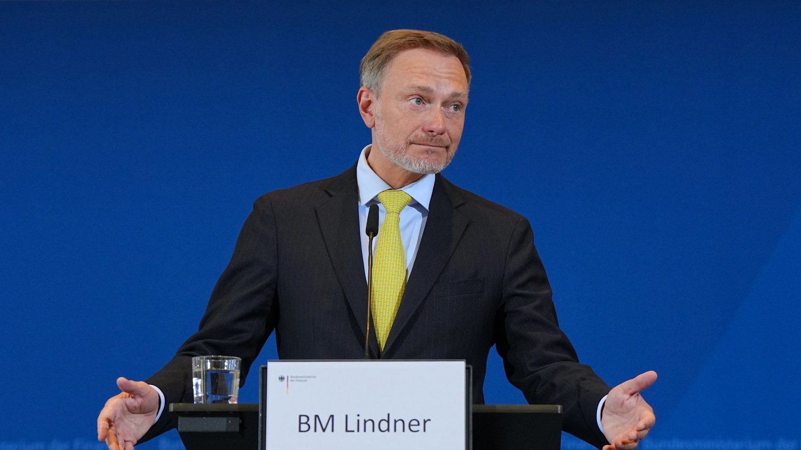 Mit schlechten Nachrichten: Finanzminister Christian Lindner stellt die Ergebnisse der Steuerschätzung vor.Foto: dpa/Soeren Stache
