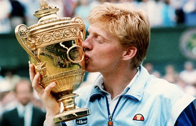 Als 17-Jähriger gewinnt Boris Becker das Tennisturnier von Wimbledon. Einige Andenken an damals werden nun versteigert.<span class='image-autor'>Foto: Wolfgang Eilmes/dpa</span>