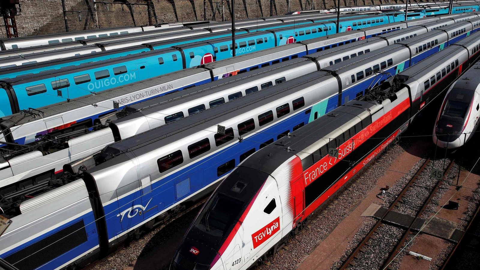 Französische Hochgeschwindigkeitszüge TGV stehen in der Nähe des Bahnhofs Gare de Lyon.Foto: dpa/Thomas Coex Französische Hochgeschwindigkeitszüge TGV stehen in der Nähe des Bahnhofs Gare de Lyon.Foto: dpa/Thomas Coex