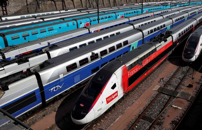 Französische Hochgeschwindigkeitszüge TGV stehen in der Nähe des Bahnhofs Gare de Lyon.<span class='image-autor'>Foto: dpa/Thomas Coex</span>