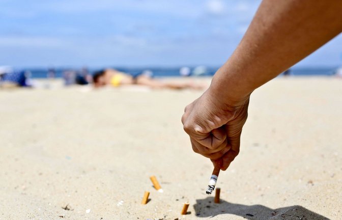 Nein zu Kippen im Sand.<span class='image-autor'>Foto: IMAGO/Andia</span>