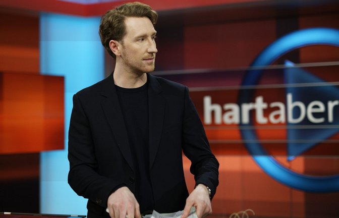 Louis Klamroth und seine Sendung „Hart aber fair“ befinden sich derzeit in einer Pause.<span class='image-autor'>Foto: dpa/Carsten Koall</span>