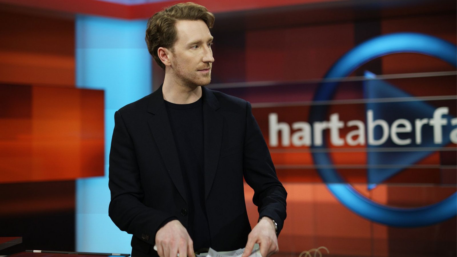 Louis Klamroth und seine Sendung „Hart aber fair“ befinden sich derzeit in einer Pause.Foto: dpa/Carsten Koall Louis Klamroth und seine Sendung „Hart aber fair“ befinden sich derzeit in einer Pause.Foto: dpa/Carsten Koall