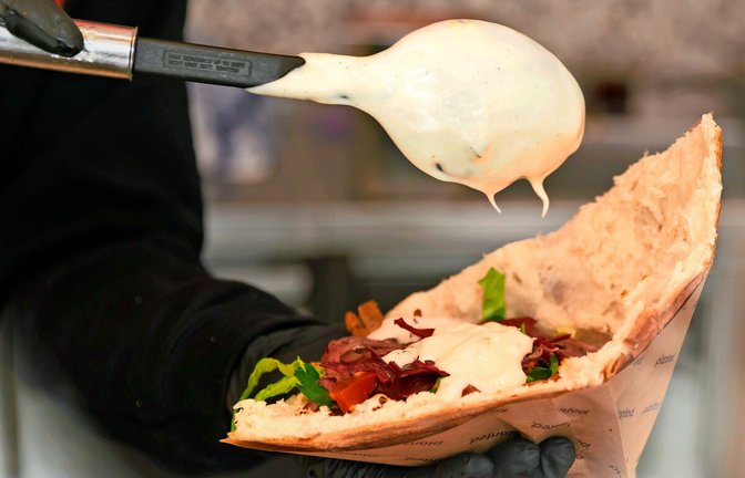 Kein Fleisch – alles vegan: Die Betreiber des Doen Doen haben eine loyale Kundschaft für ihr Fast Food.<span class='image-autor'>Foto: Lichtgut/Julian Rettig</span>