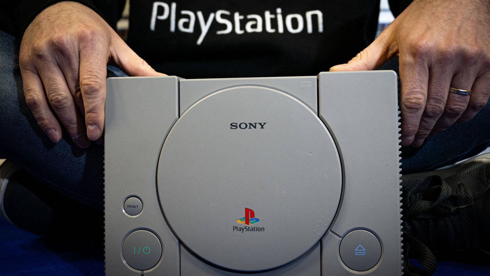 Der Beginn einer Erfolgsgeschichte: Die erste Playstation ist vor genau 30 Jahren vorgestellt worden.Foto: imago//Lou Benoist
