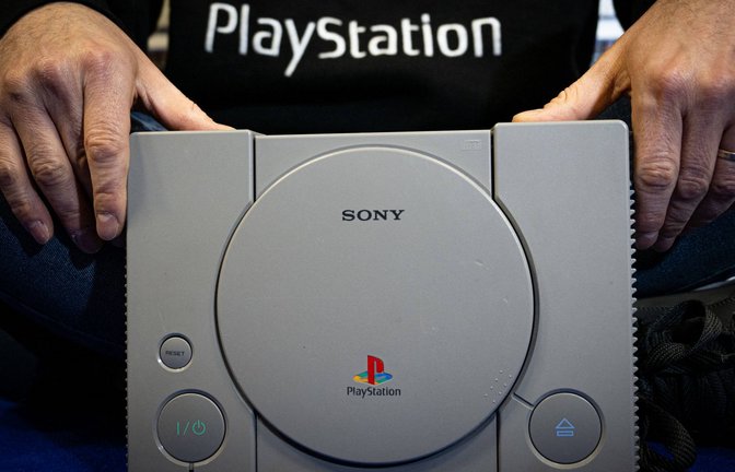 Der Beginn einer Erfolgsgeschichte: Die erste Playstation ist vor genau 30 Jahren vorgestellt worden.<span class='image-autor'>Foto: imago//Lou Benoist</span>
