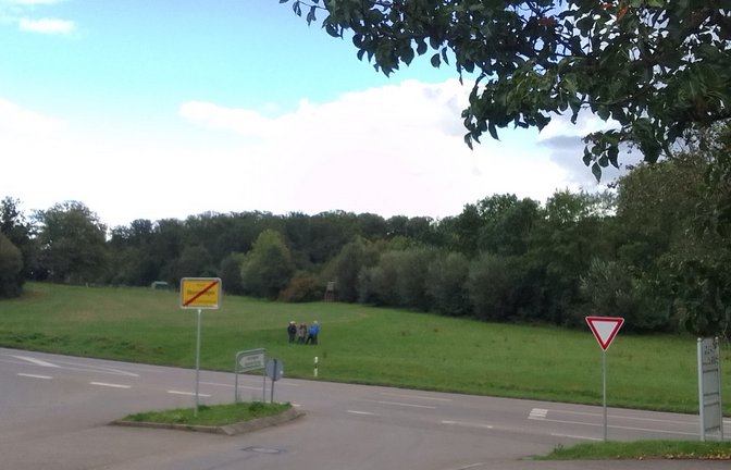BUND-Bezirksverband Vaihingen und Umgebung und Nabu Markgröningen besichtigen das Gelände in Oberriexingen.  <span class='image-autor'>Foto: p</span>