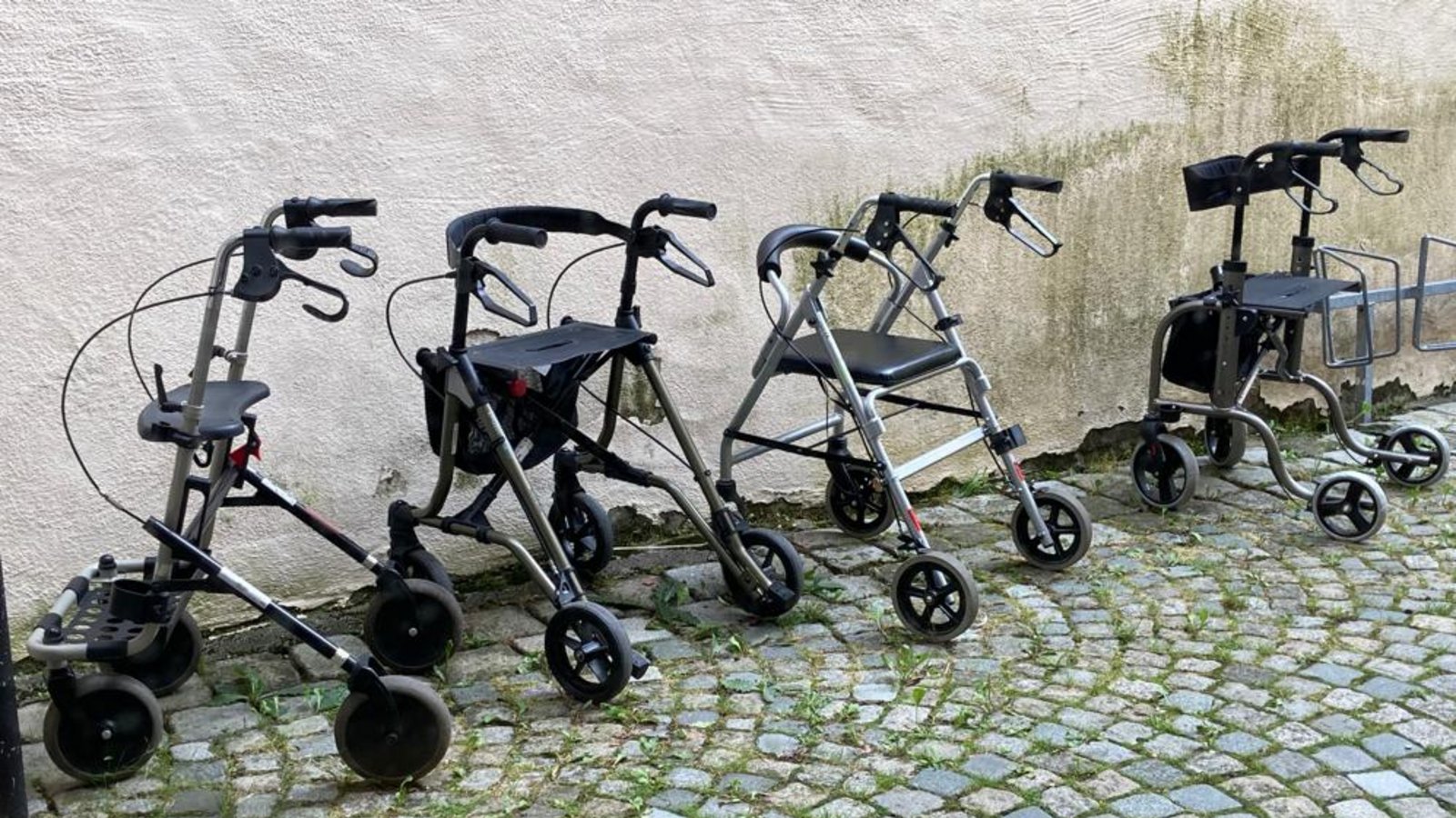 Parkplatzsituation beim Seniorenmittag in Aurich, entdeckt von Karin Kersch.