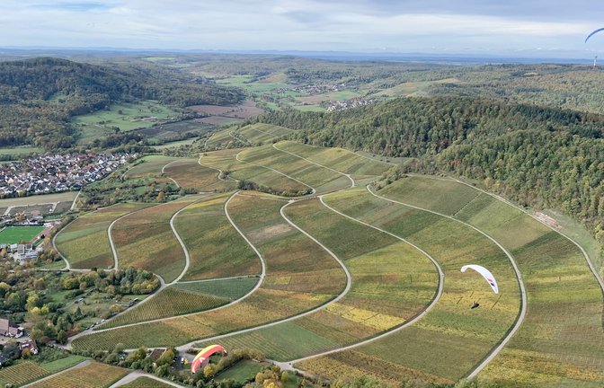 hohenhaslacher gleitschirm und drachenflieger blick über hohenhaslach kirbachtal