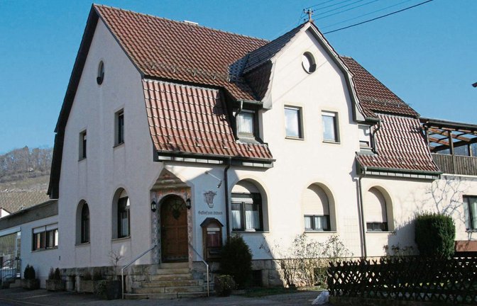 Der Landkreis Ludwigsburg sucht nach Unterkünfte für Flüchtlinge. Für die Verwaltung kommt das Grundstück infrage, auf dem der Ochsen in Spielberg steht. Foto: Archiv