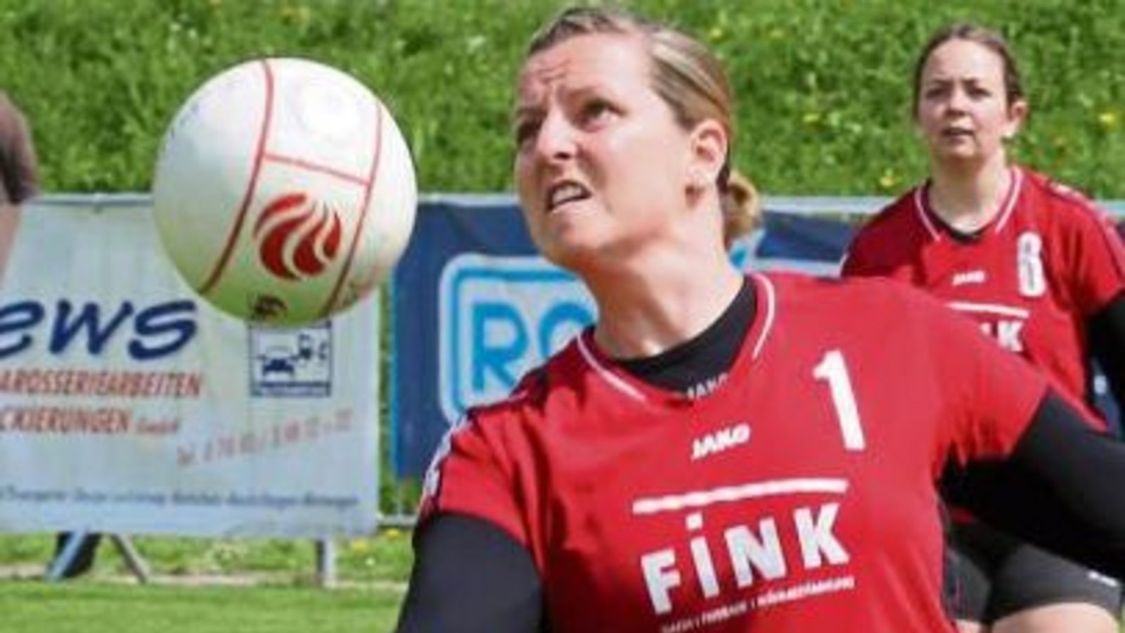Schmerzlicher Ausfall: Corinne Meyer darf mit Kreuzbandanriss nicht spielen. Foto: Küppers Schmerzlicher Ausfall: Corinne Meyer darf mit Kreuzbandanriss nicht spielen. Foto: Küppers
