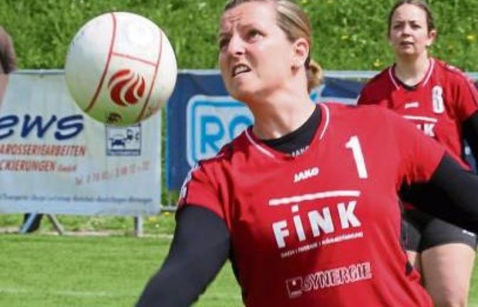 Schmerzlicher Ausfall: Corinne Meyer darf mit Kreuzbandanriss nicht spielen. Foto: Küppers