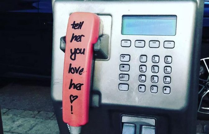 Bald ist auch die Telefonzelle am Vaihinger Marktplatz Geschichte. Die Telekom will die Münzfernsprecher bis 21. November abbauen. But: Tell her first, that you love her!  sr
