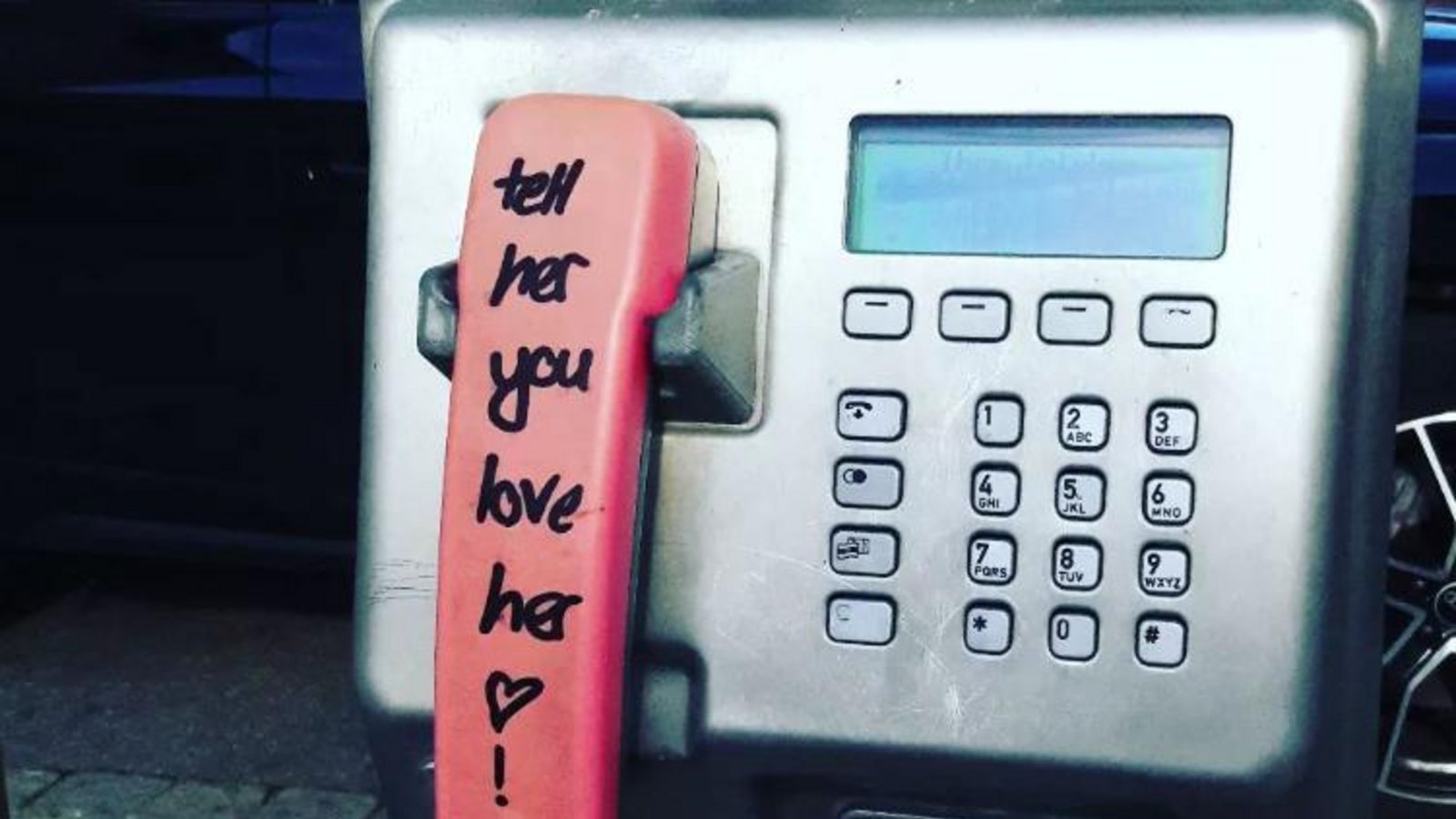 Bald ist auch die Telefonzelle am Vaihinger Marktplatz Geschichte. Die Telekom will die Münzfernsprecher bis 21. November abbauen. But: Tell her first, that you love her! sr Bald ist auch die Telefonzelle am Vaihinger Marktplatz Geschichte. Die Telekom will die Münzfernsprecher bis 21. November abbauen. But: Tell her first, that you love her! sr