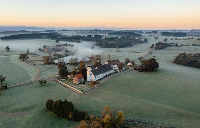 Vor den Toren von Kißlegg, zwischen Leutkirch und Wangen, entsteht die „Heimat Bärenweiler“. Erstmals urkundlich erwähnt wurde der Ort anno 1200 als „Bernwilla“.<span class='image-autor'>Paddy Schmitt</span>