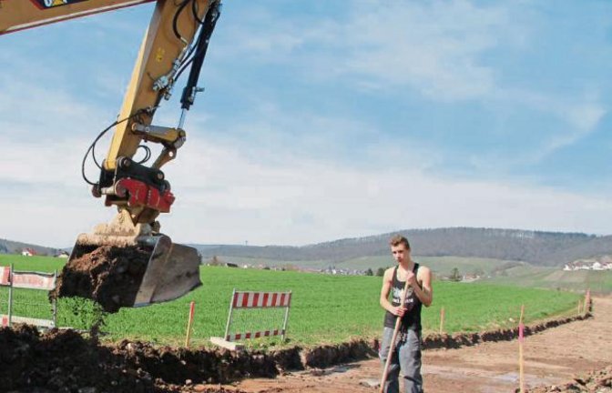 Zwischen Sersheim und Hohenhaslach entsteht ein neuer Radweg. Die Bauarbeiten dauern voraussichtlich noch bis Ende April.  Foto: Thaler