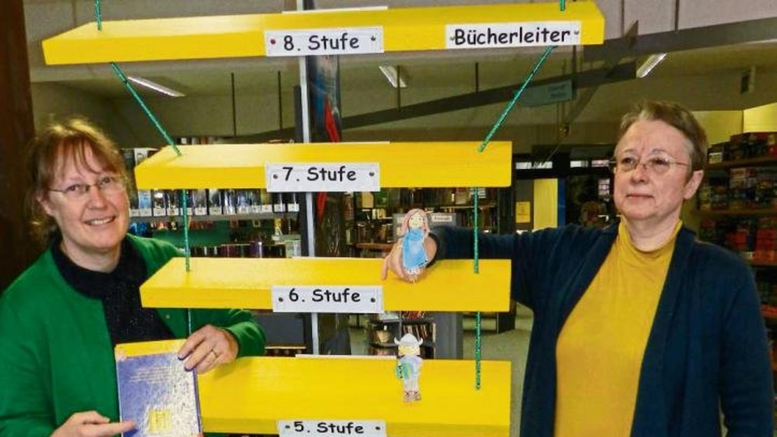 Projektleiterin Lucia Häcker (links) und Büchereileiterin Elke Ehrler-Berg. Foto: p