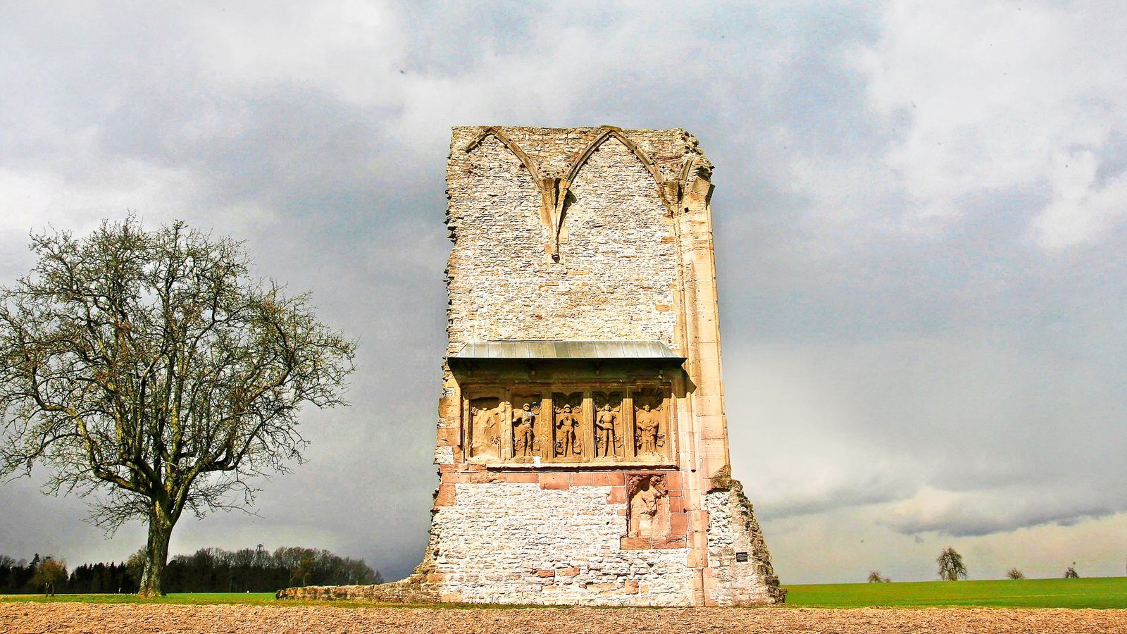 Die Klosterruine Anhausen bei Satteldorf-Gröningen – ein magisches Relikt des Bauernkrieges.Foto: dpa/Harry Melchert Die Klosterruine Anhausen bei Satteldorf-Gröningen – ein magisches Relikt des Bauernkrieges.Foto: dpa/Harry Melchert