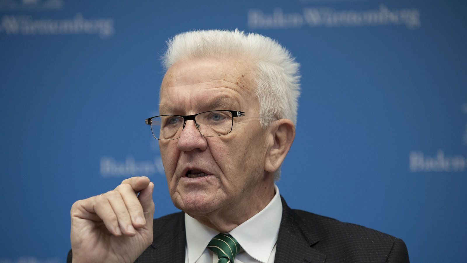 Baden-Württembergs Ministerpräsident Winfried Kretschmann will Haushaltsprobleme durch Einsparungen bei der Rente lösen (Archivfoto).Foto: Lichtgut/Leif Piechowski/Leif Piechowski Baden-Württembergs Ministerpräsident Winfried Kretschmann will Haushaltsprobleme durch Einsparungen bei der Rente lösen (Archivfoto).Foto: Lichtgut/Leif Piechowski/Leif Piechowski