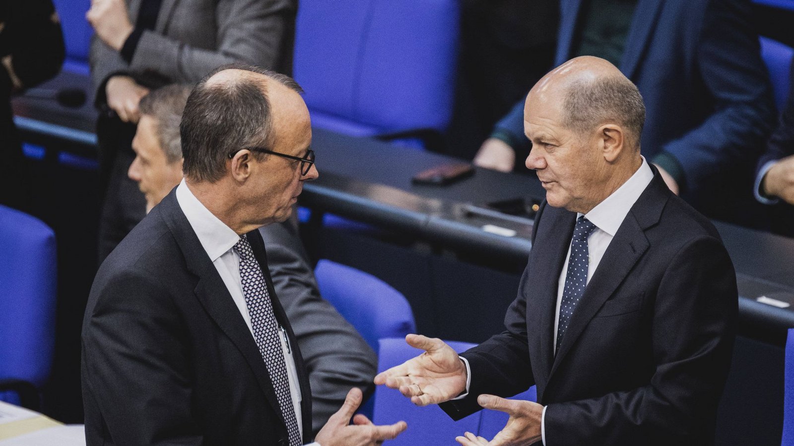 Kanzler Olaf Scholz (SPD, rechts) und sein Herausforderer, CDU-Kanzlerkandidat Friedrich MerzFoto: imago//Florian Gaertner
