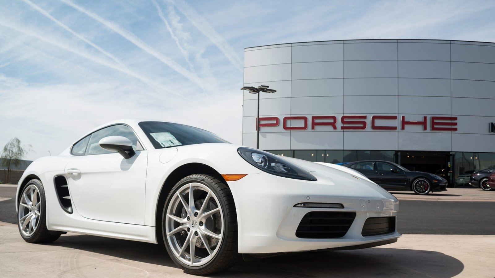 Die Porsche-Aktie fällt unter 50 Euro. Erfahren Sie hier die Gründe für den Kursrückgang, aktuelle Analystenmeinungen und was Anleger jetzt wissen sollten.Foto: tishomir / Shutterstock.com Die Porsche-Aktie fällt unter 50 Euro. Erfahren Sie hier die Gründe für den Kursrückgang, aktuelle Analystenmeinungen und was Anleger jetzt wissen sollten.Foto: tishomir / Shutterstock.com