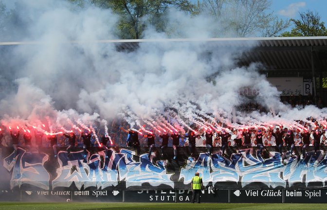 Pyroshow vor dem Anpfiff des Derbys<span class='image-autor'>Foto: Baumann/Julia Rahn</span>