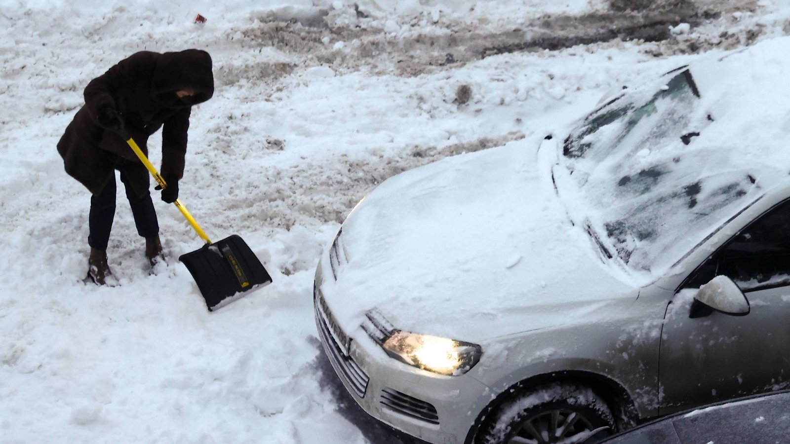 Im Winter haben Autofahrer oft ihre liebe Not.Foto: IMAGO/ITAR-TASS/Artyom Geodakyan Im Winter haben Autofahrer oft ihre liebe Not.Foto: IMAGO/ITAR-TASS/Artyom Geodakyan