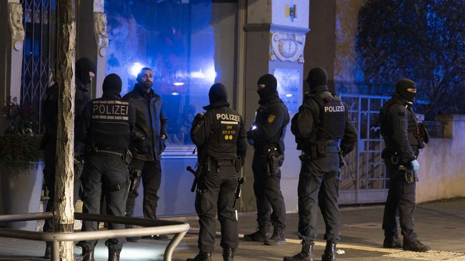 Einsatz in Zuffenhausen: Die Polizei bei einer Razzia im Januar 2024Foto: Lichtgut Einsatz in Zuffenhausen: Die Polizei bei einer Razzia im Januar 2024Foto: Lichtgut
