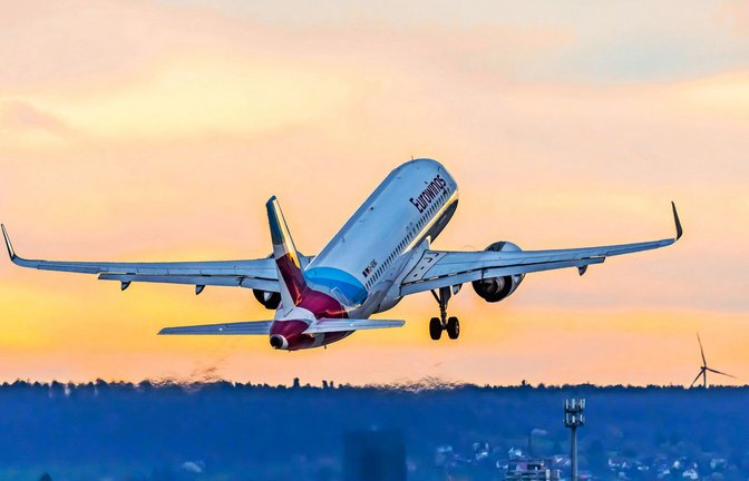 Dem Start von Eurowings-Maschinen in Stuttgart steht nichts im Weg.<span class='image-autor'>Foto: IMAGO/Arnulf Hettrich</span>